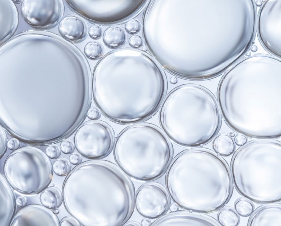 Clear liquid texture representing glycerin’s moisture-binding role